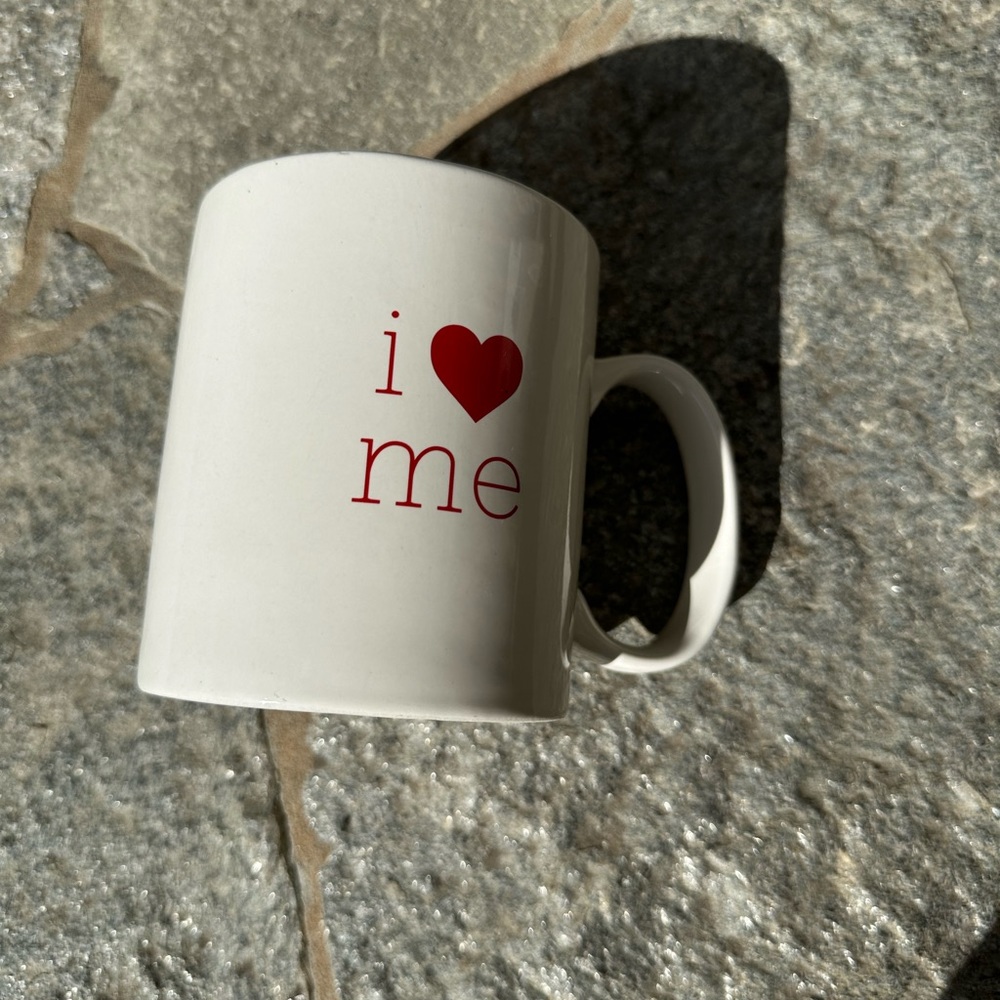Nwot i ❤️ me ceramic mug